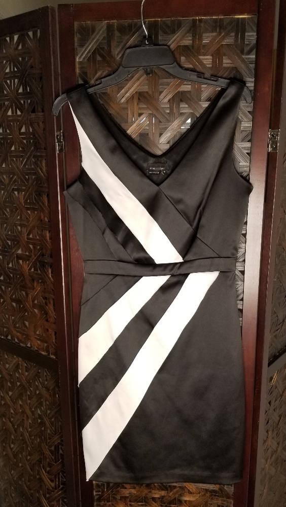 Black & White Sleeveless Dress - Picture 2 of 6